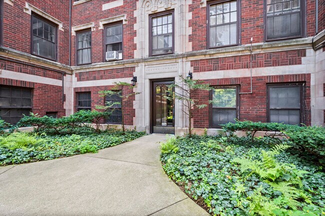 Primary Photo - 906 Oakton St