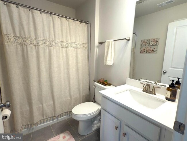 Building Photo - 1 Autumn Park Blvd