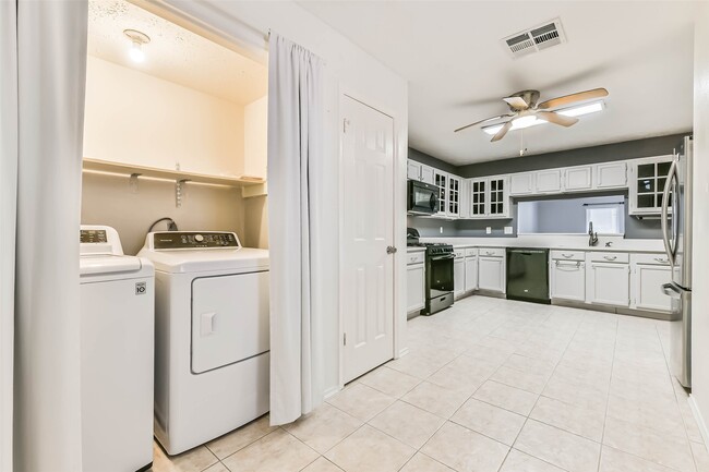 Building Photo - 3327 S Country Meadows Ln