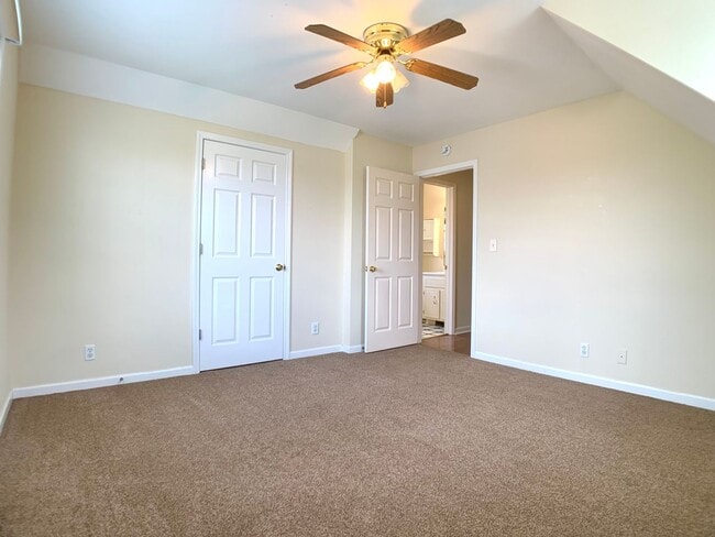 Building Photo - 605 Millie Dr