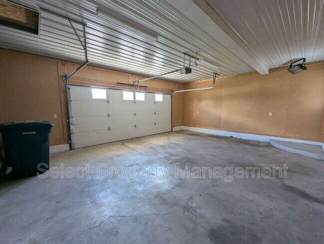Building Photo - 710 E Cook Rd