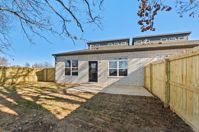 Building Photo - 721 Sun Meadows Loop