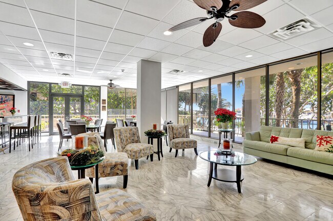Building Photo - 1021 Hillsboro Mile