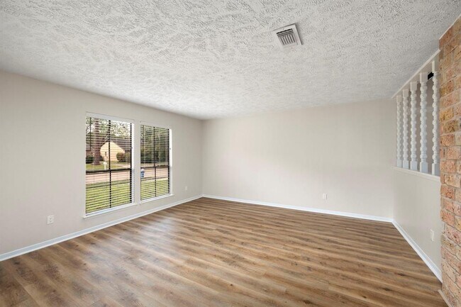 Building Photo - 21402 Park York Dr
