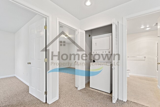 Building Photo - 6498 Tamarack Ln