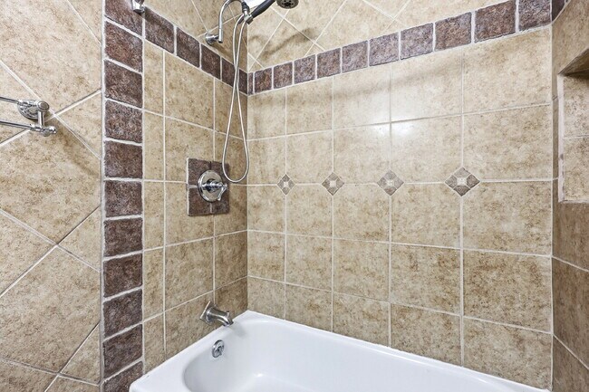 Building Photo - $2,595.95-4 Bed/ 3 Bath-Charming home in Colorado Springs with Central AC