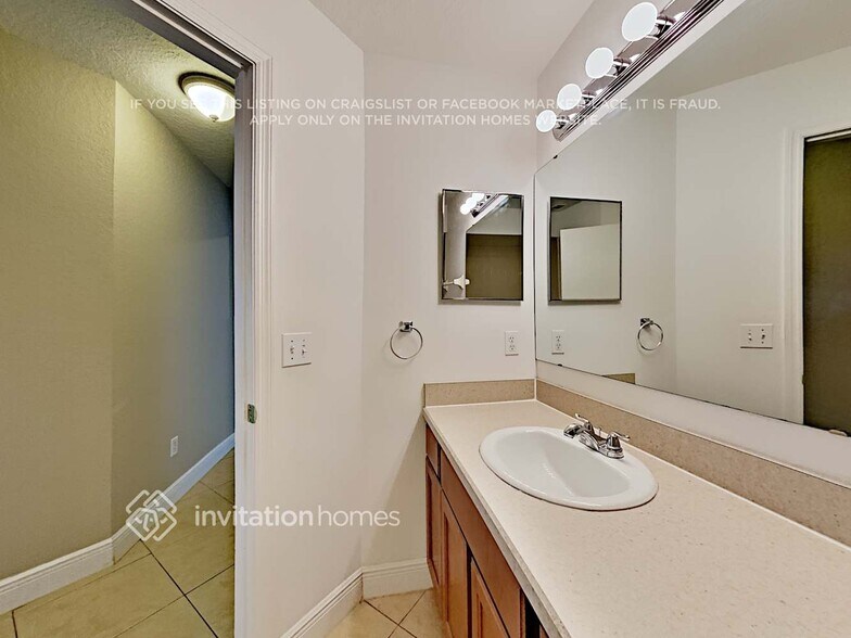 Building Photo - 854 River Cove Ave