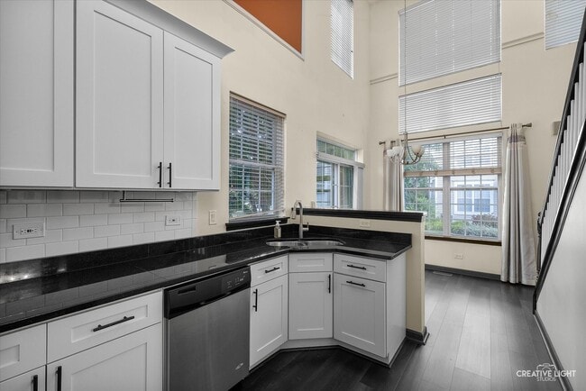 Building Photo - 230 St James Pkwy