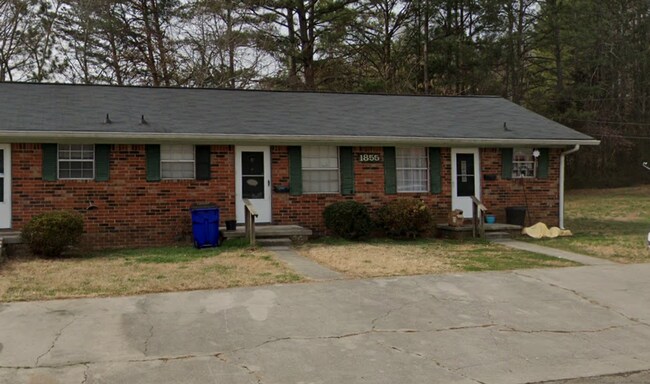 Primary Photo - 1855 Green Dr NW