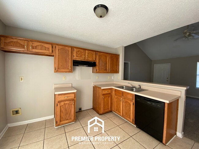 Building Photo - 5950 Chadwell Rd