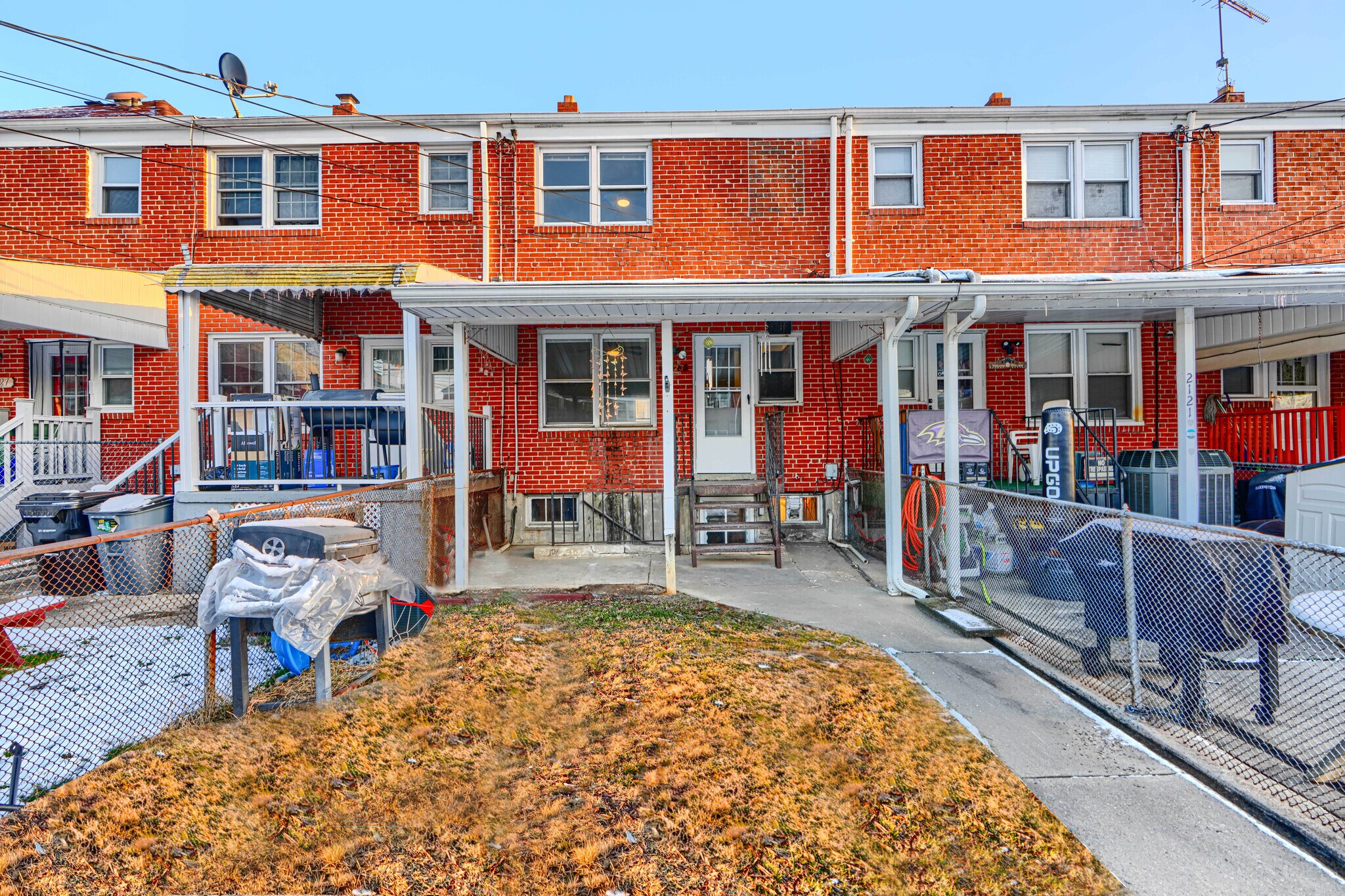 Building Photo - 2123 Graythorn Rd