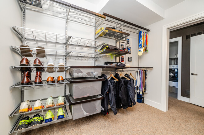 Building Photo - 2754 N Hampden Ct