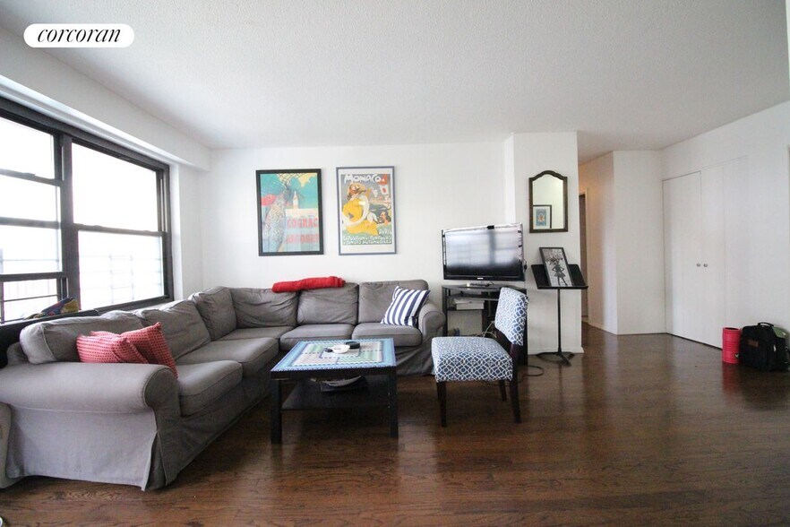 Building Photo - 175 W 90th St