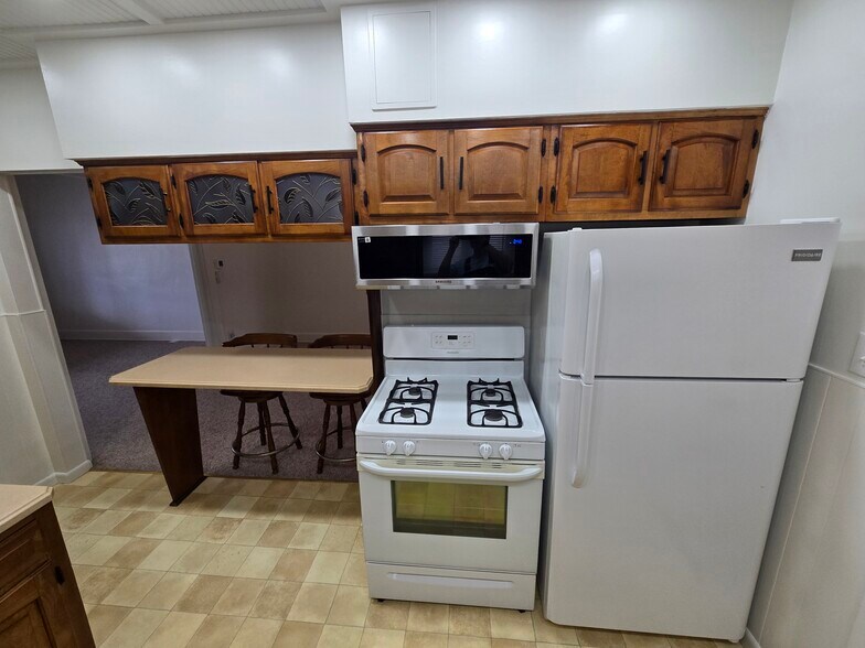 Building Photo - 819 Sheridan St