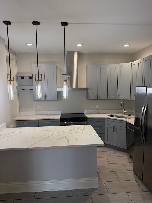 Building Photo - Bright & Spacious 3BR in The Grove – Walk to Shops & Dining!