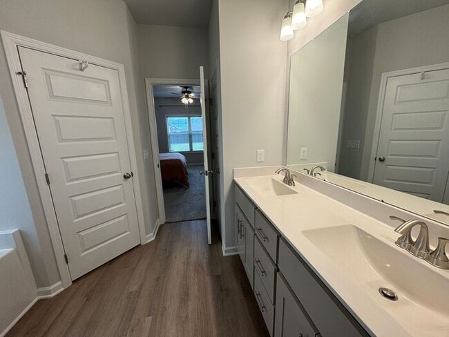 Building Photo - Extra Square footage, Mountain Views