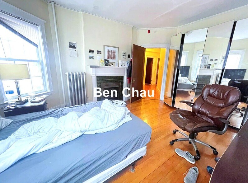 Building Photo - 158 Magazine St