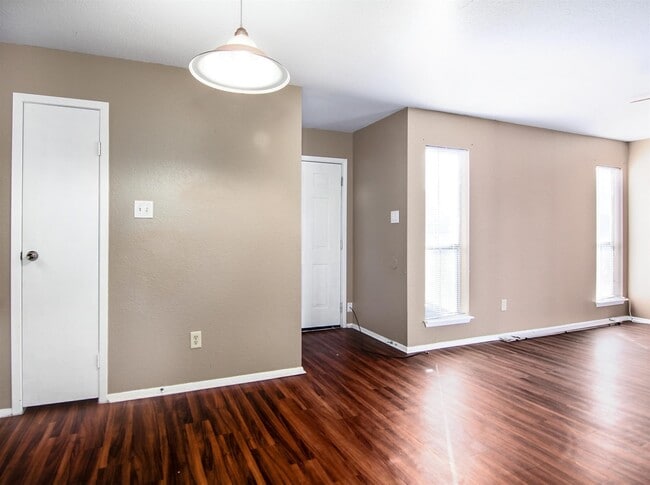 Building Photo - 18511 Egret Bay Blvd