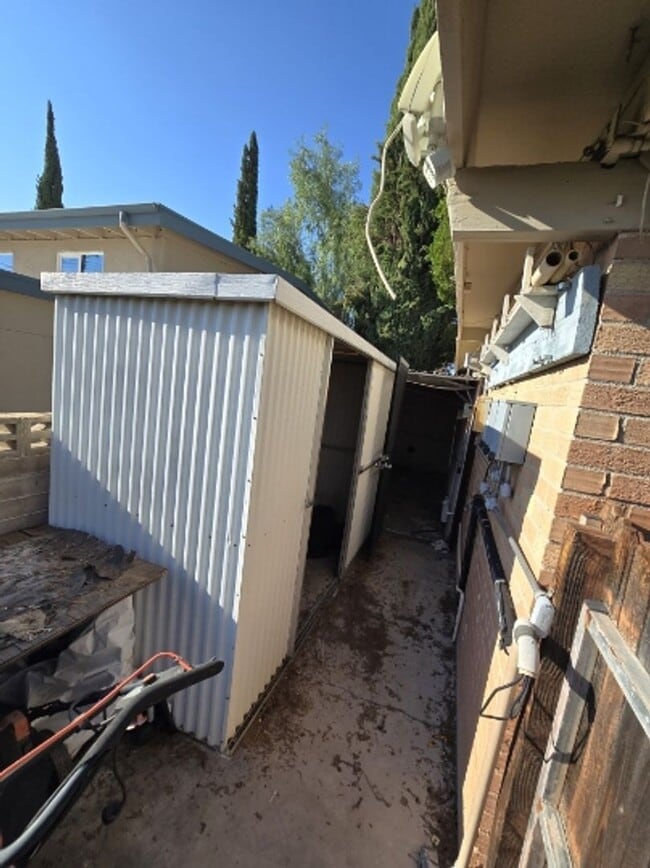 Building Photo - Beautiful Eastside Home