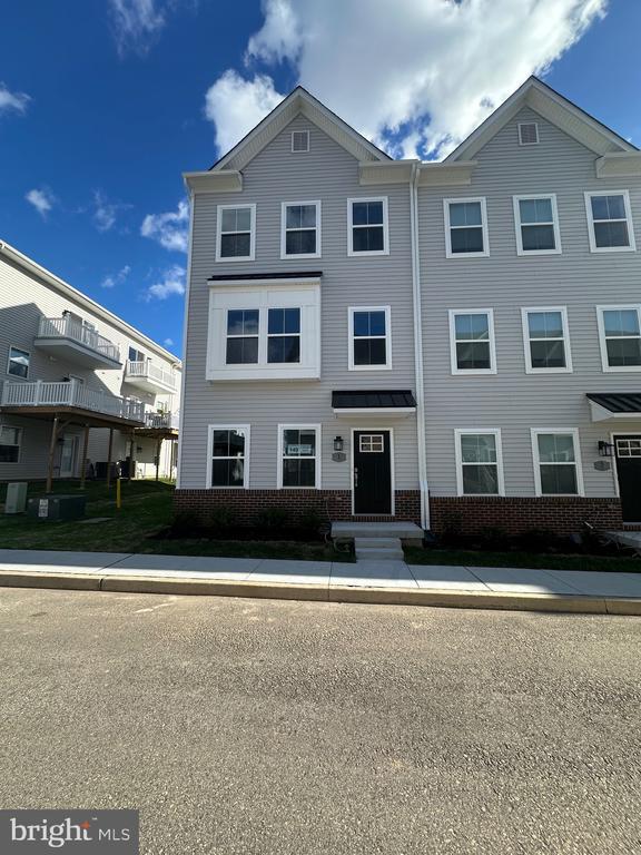 Building Photo - 1 Atkins Dr