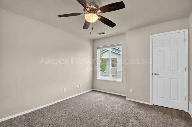 Building Photo - 3890 Strawberry Field Grove