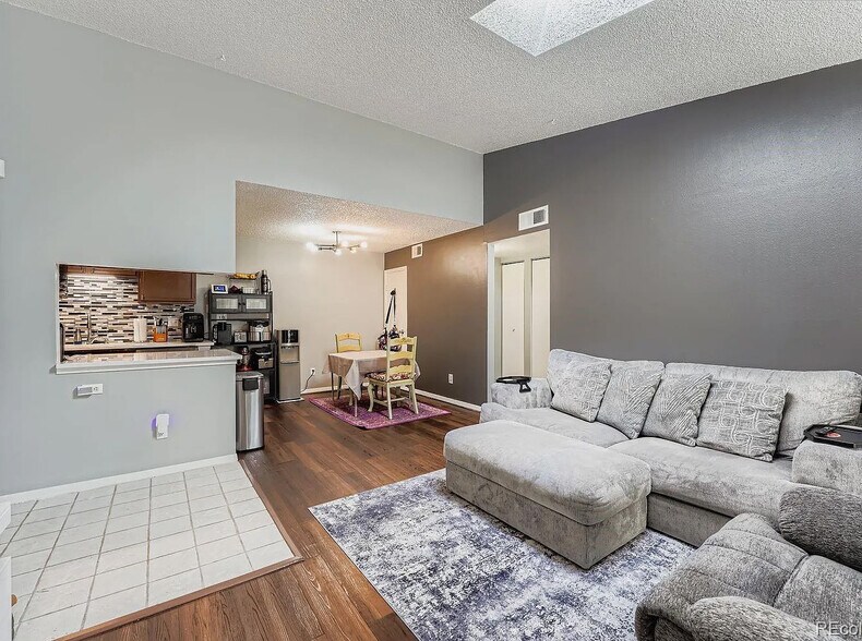 Building Photo - 908 S Walden Way