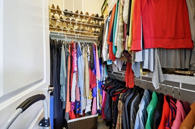 Building Photo - 910 Hall Station Dr