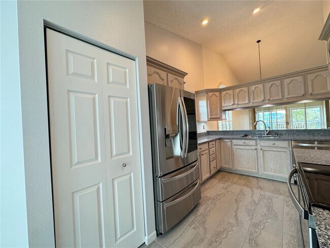 Building Photo - 1005 Pelican Ct