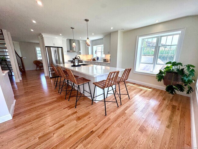Building Photo - 18 Bel Aire Manor