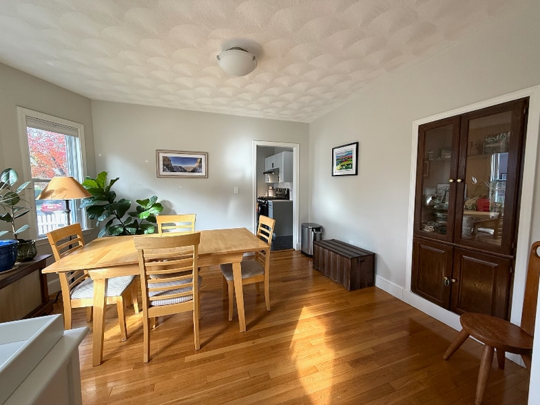 Building Photo - 37 Lindale Ave