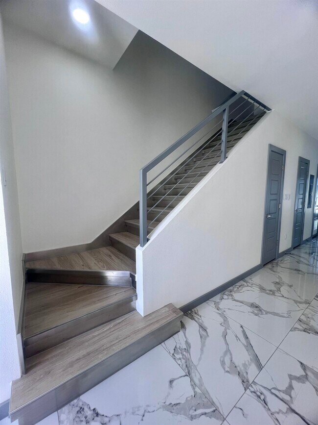 Building Photo - 1011 Emerald Valley Dr