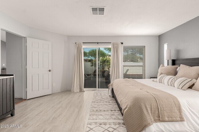Building Photo - 303 W Fellars Dr