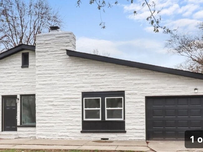 Building Photo - 3021 Nichol Ave