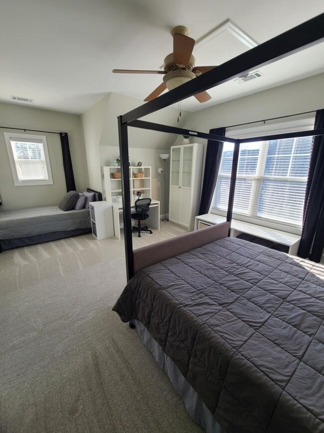 Building Photo - Welcome Home to Comfort and Style in North Charleston, SC!