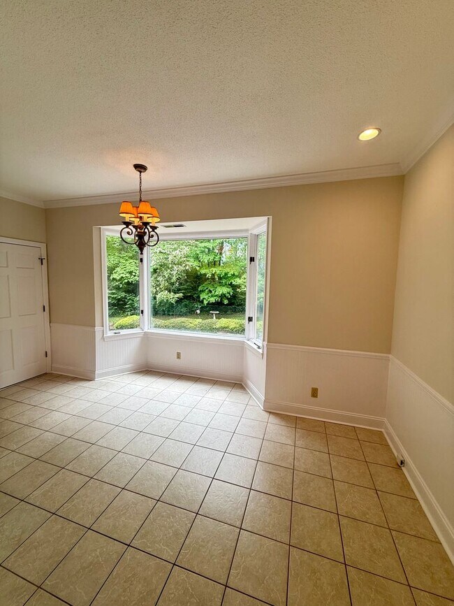 Building Photo - Knoxville 37909 - 2 bedroom, 1.5 bath unit, duplex - Contact Chad Weeks (865) 567-6193