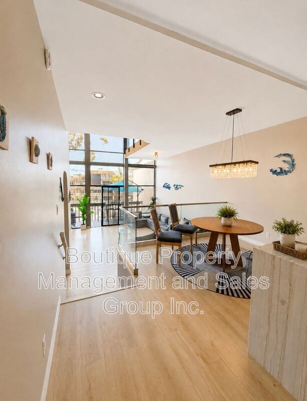 Building Photo - 7334 Marina Pacifica Dr N