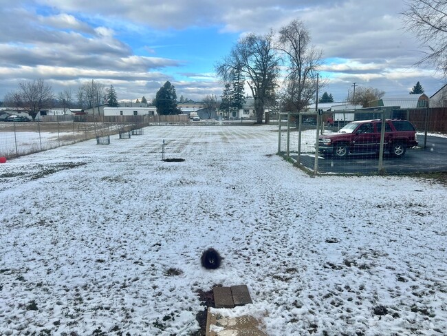 Building Photo - Charming East Kalispell Duplex