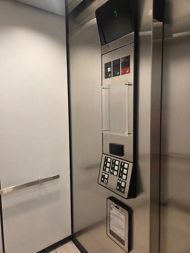 Building Photo - 5555 N Cumberland Ave