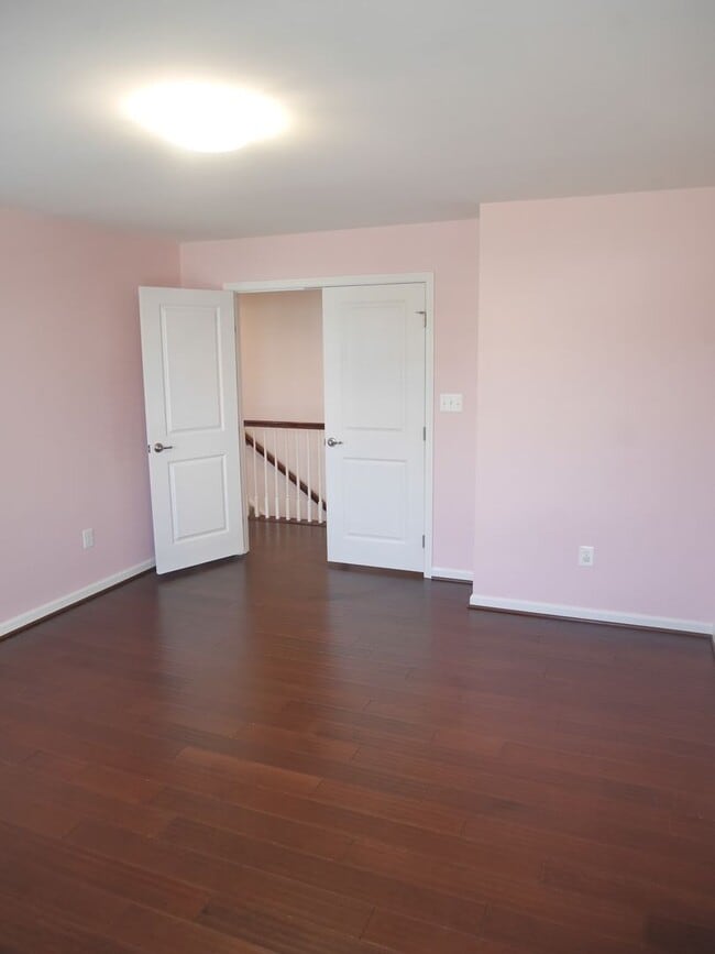 Building Photo - Elegant 4-Bedroom Single-Family Home with ...