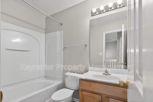 Building Photo - 94 Tannenbaum Cir