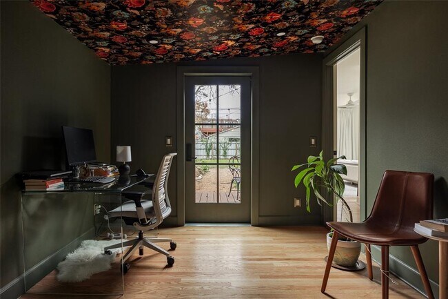 Building Photo - 2613 E 2nd St