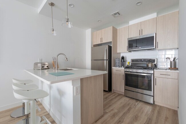 Building Photo - 300 Marshall Dr