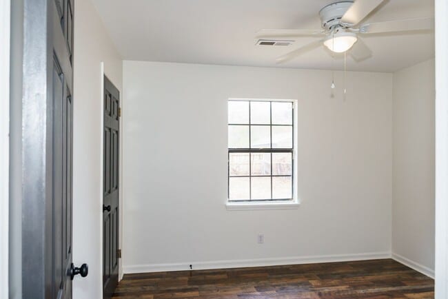 Building Photo - 3BR Home in Shell Point – Sunroom | Garage | Prime Location