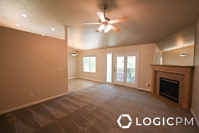 Building Photo - 4616 S Zenia Mdws Ct