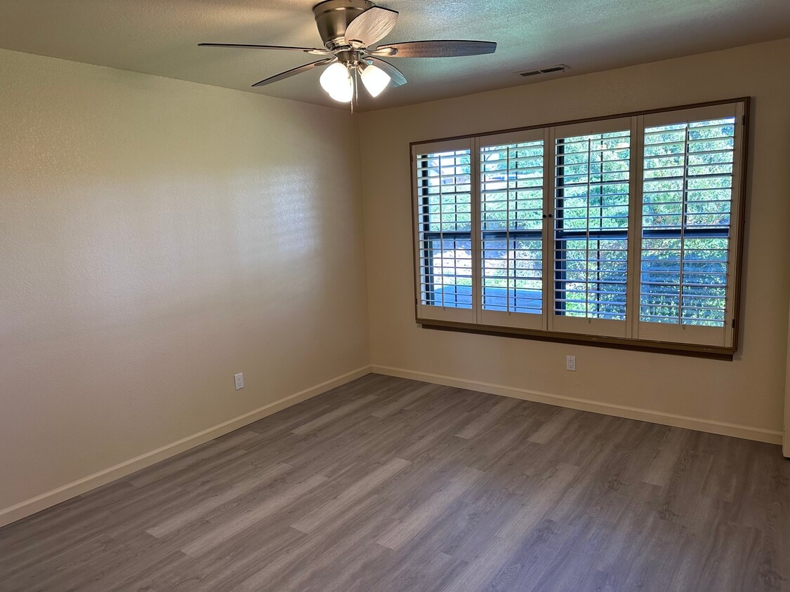 Building Photo - 11456 N Fairway Dr