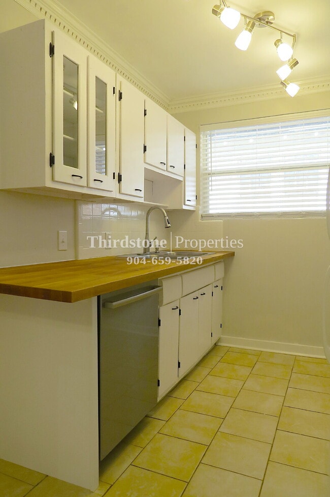 Building Photo - 2853 Lydia St