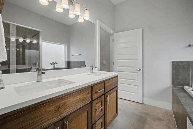 Building Photo - 6700 Canal St