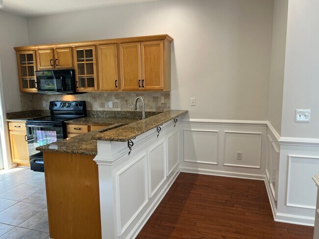 Building Photo - Beautiful Home, Mid-Island in Yacht Cove!