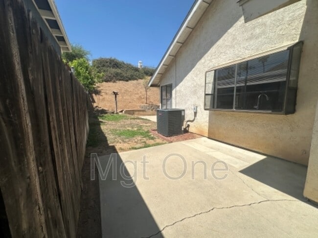 Building Photo - 7575 Skyview Rd