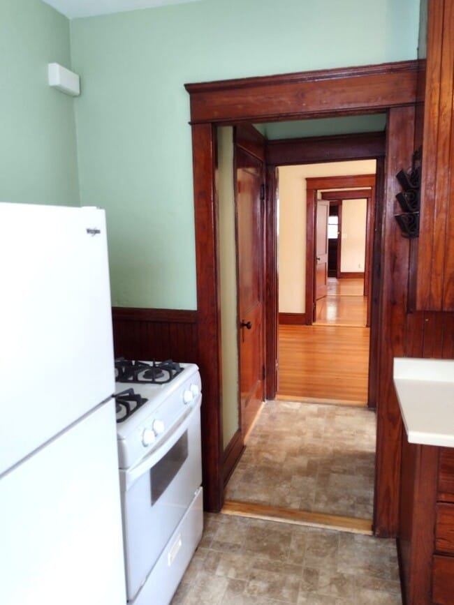 Building Photo - Pawtucket/Darlington – Large Two Bed - $1,450
